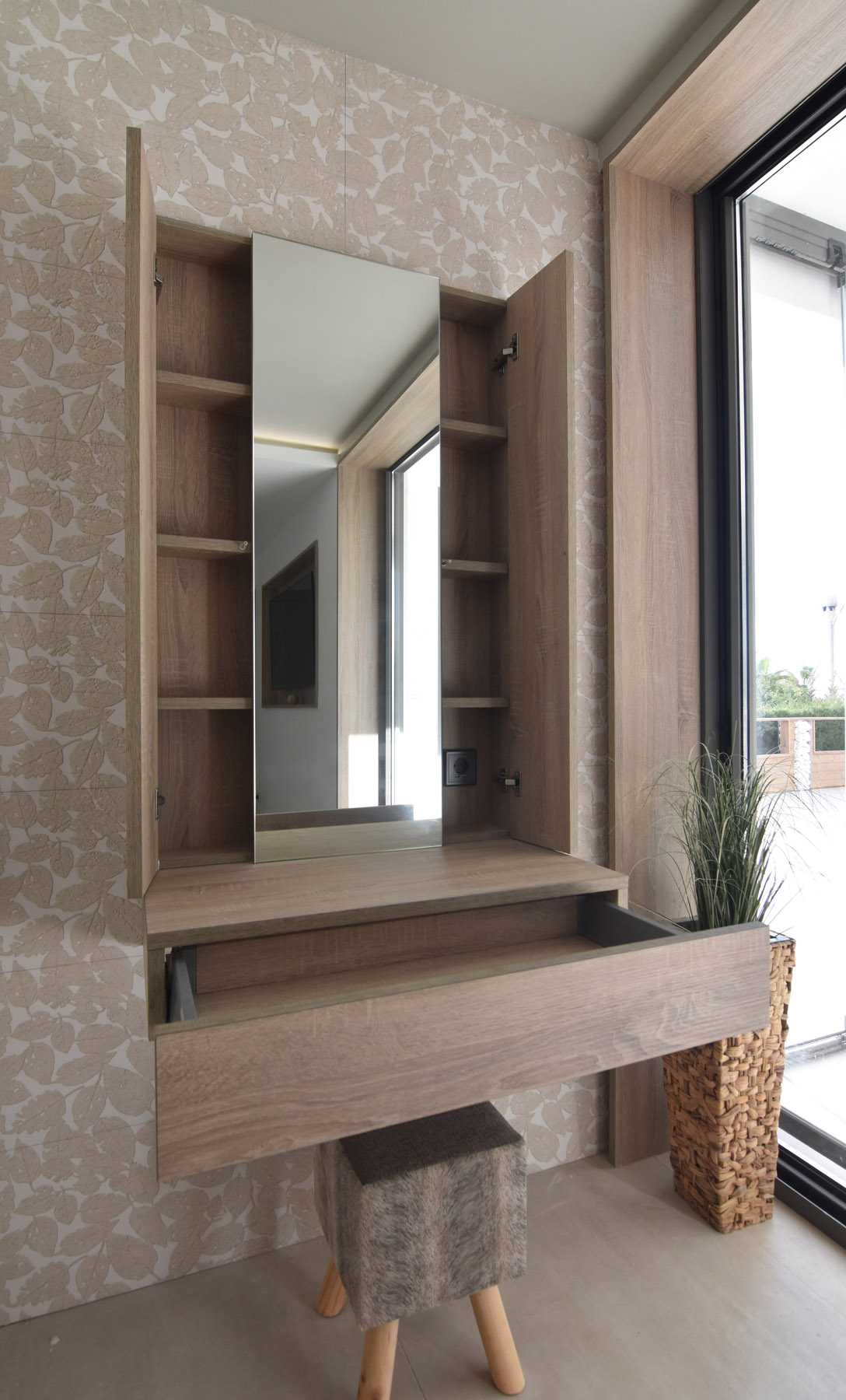 Bedroom-2_vanity-desk-secret-storage-and-drawer-