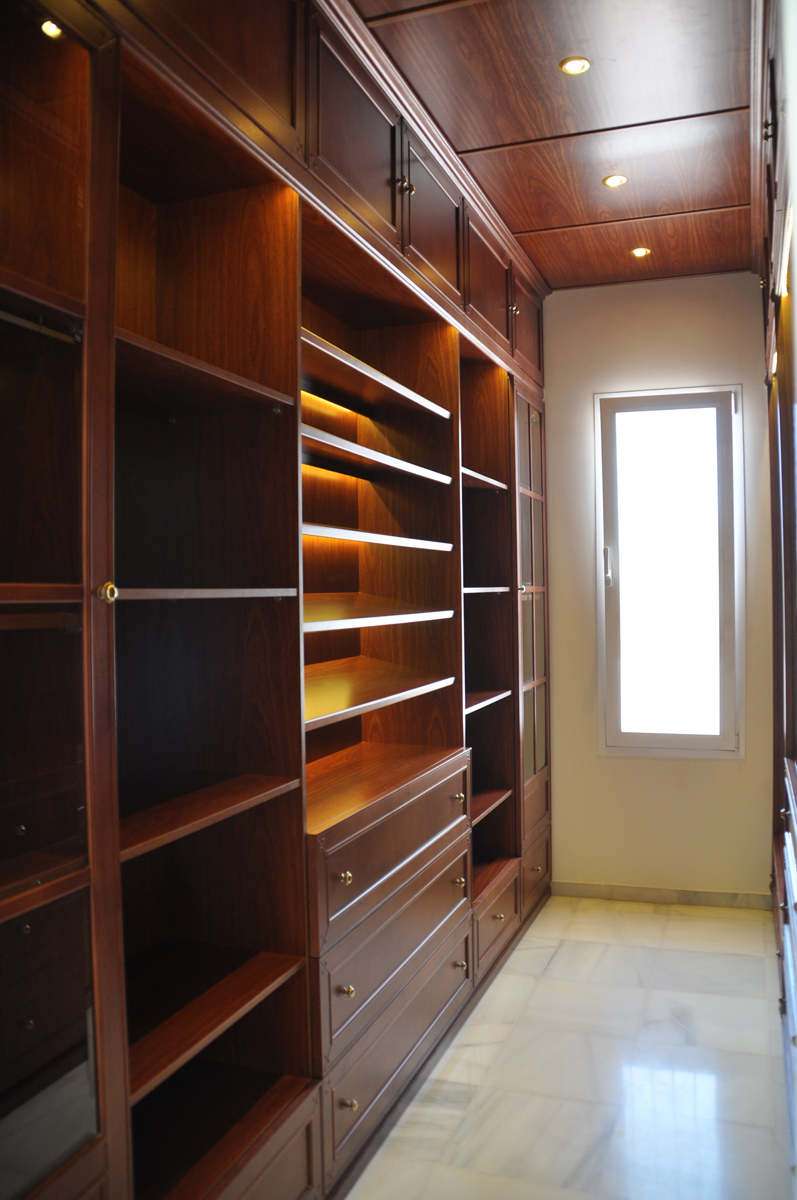 Ketil & Mia Walk in wardrobe 3