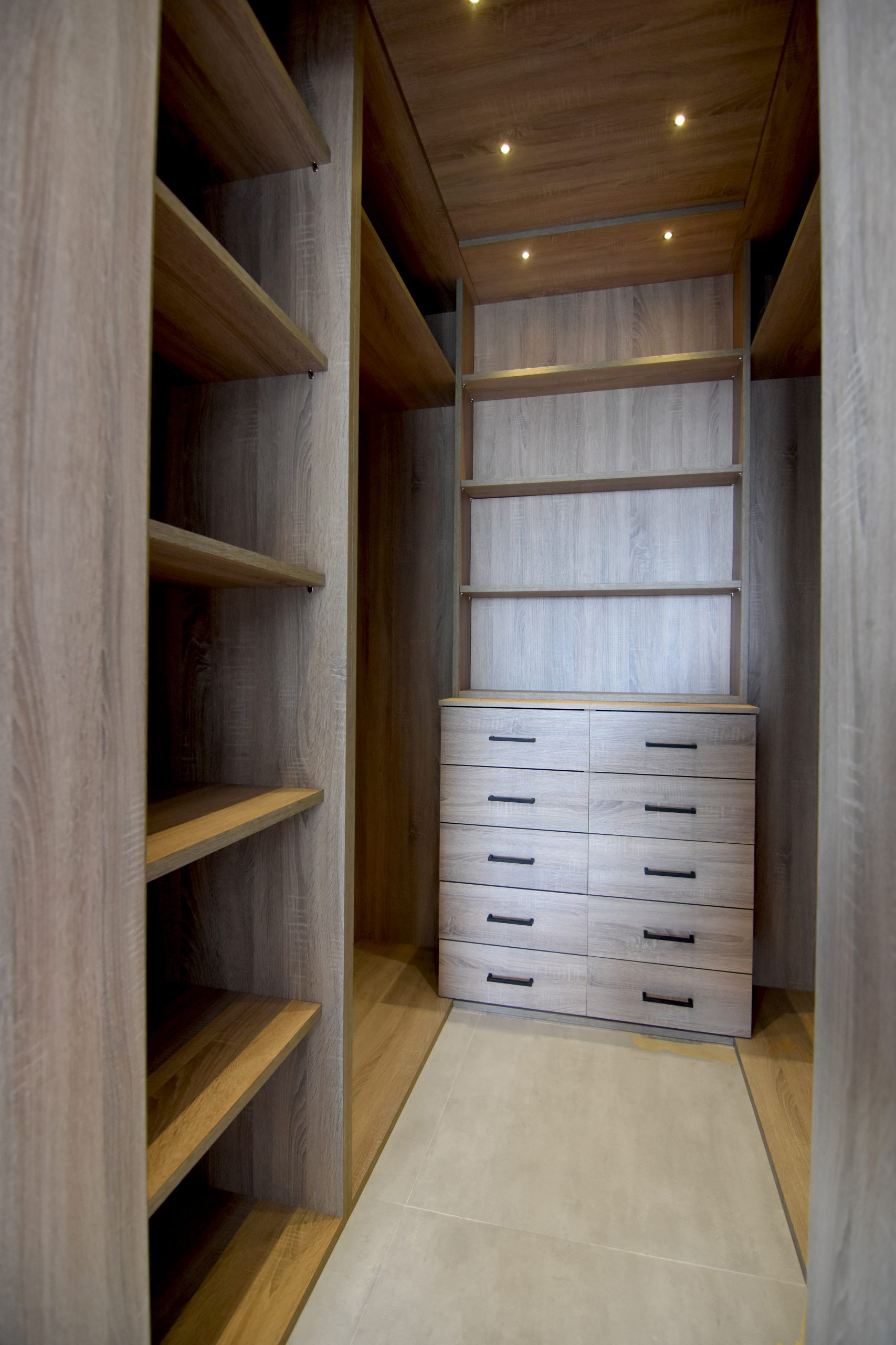 Master-walk-in-wardrobe-scaled 2